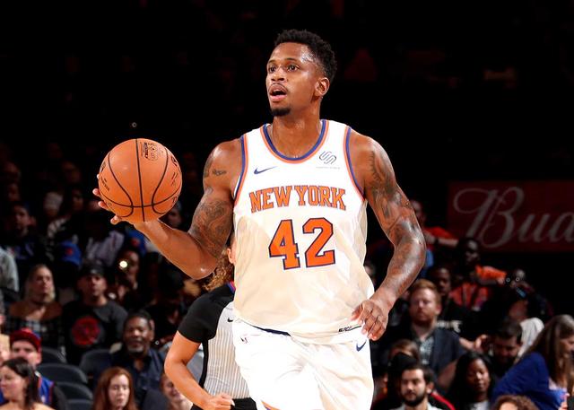 边后卫压上 边后卫压上